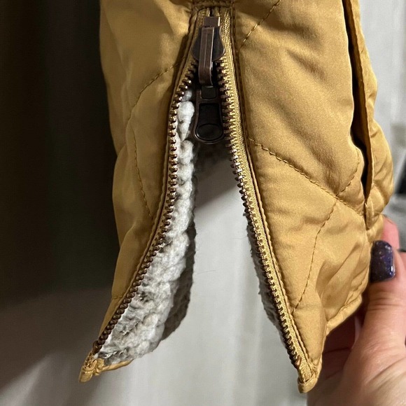 Thread & Supply Women's Tan & Sherpa Reversible Park City Vest Size S - Picture 9 of 12